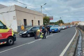 Un motorista se lesiona en un choque contra un turismo en El Callejón del Castillo (Telde)/TA.